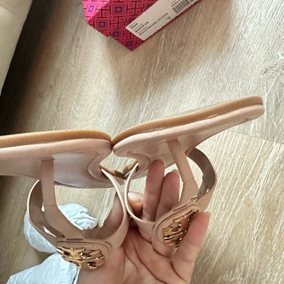 Tory Burch nude sandals - Picture 5 of 8